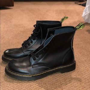 Women’s casual leather lace up boots